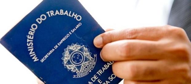Veja as novas regras para empregados domésticos. Veja as novas regras para empregados domésticos.