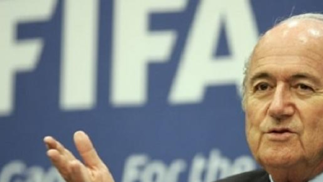 Blatter annuncia le sue dimissioni.