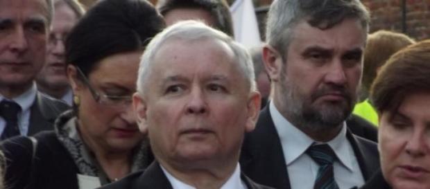 Beata Szydlo komenderuje Jarosławem Kaczyńskim Beata Szydlo komenderuje Jarosławem Kaczyńskim