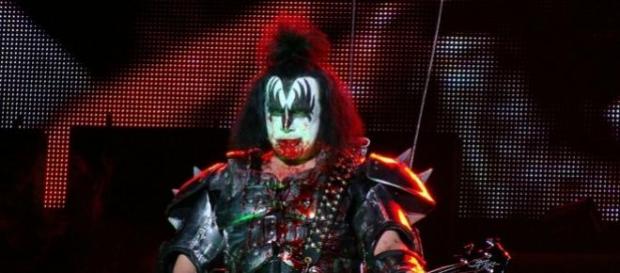 Gene Simmons defiende a las empresas discográficas Gene Simmons defiende a las empresas discográficas