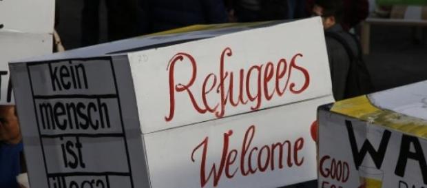 Kirche und ZPS unterstützen Flüchtlinge. Kirche und ZPS unterstützen Flüchtlinge.