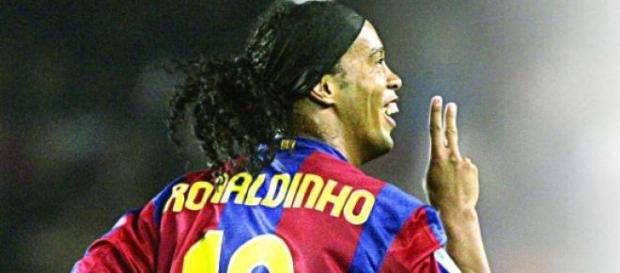 Ronaldinho tras marcar un gol con el F.C.Barcelona Ronaldinho tras marcar un gol con el F.C.Barcelona