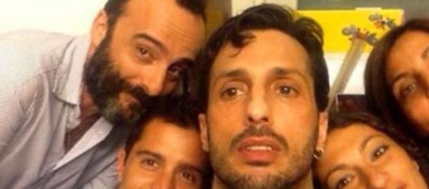 Fabrizio Corona insegnante a scuola di fotografia Fabrizio Corona insegnante a scuola di fotografia