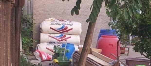 Mama a încercat să îşi înece copilul în butoi Mama a încercat să îşi înece copilul în butoi