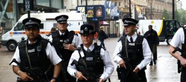 Politia Londoneză asaltată de atacuri pedofile Politia Londoneză asaltată de atacuri pedofile