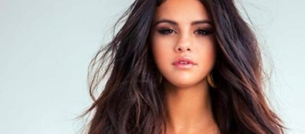 Selena quer voltar em grande. Selena quer voltar em grande.