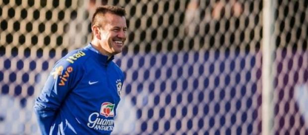 Técnico Dunga quer voltar a sorrir Técnico Dunga quer voltar a sorrir