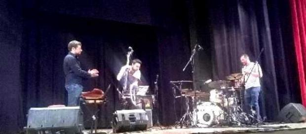 Un momento del concerto di Phil Maturano a Taranto Un momento del concerto di Phil Maturano a Taranto