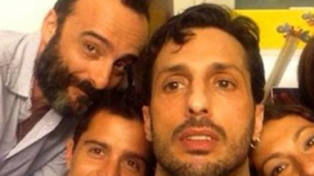 Fabrizio Corona insegnante a scuola di fotografia