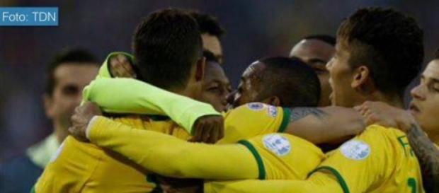 Brasil vence dos por uno a Venezuela Brasil vence dos por uno a Venezuela