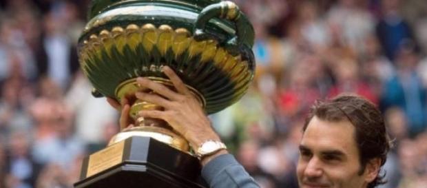 Federer con su octava copa en Halle Federer con su octava copa en Halle
