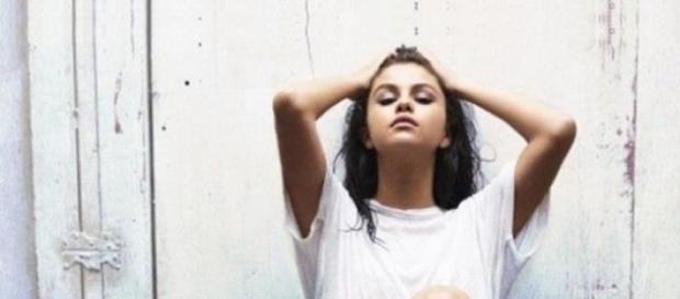 Foto oficial da capa do single 'Good For You' Foto oficial da capa do single 'Good For You'
