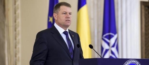 Klaus Iohannis a semnat decretul de numire Klaus Iohannis a semnat decretul de numire