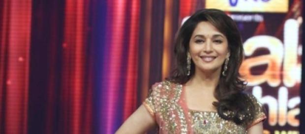 Madhuri Dixit teaches dance yoga with DWM app Madhuri Dixit teaches dance yoga with DWM app