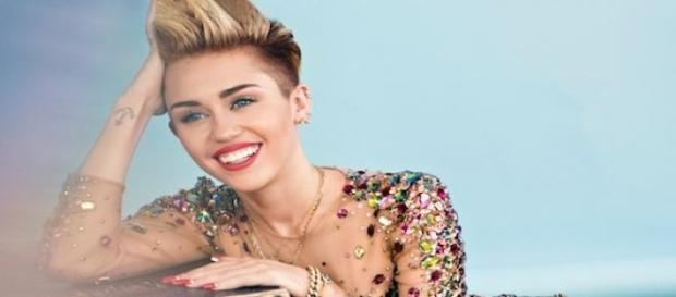Miley Cyrus se confie au Paper Magazine. Miley Cyrus se confie au Paper Magazine.