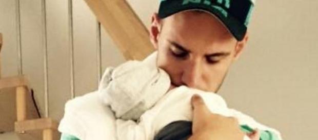 Stolzer Papa: Pietro mit seinem Baby Alessio Stolzer Papa: Pietro mit seinem Baby Alessio