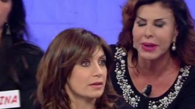 Alba del trono over di Uomini e donne vs Barbara.