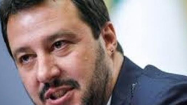 Immigrazione, Salvini contro Renzi.