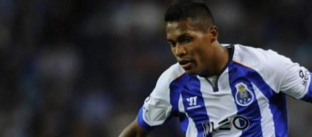 Alex Sandro ainda não renovou e preocupa FC Porto Alex Sandro ainda não renovou e preocupa FC Porto