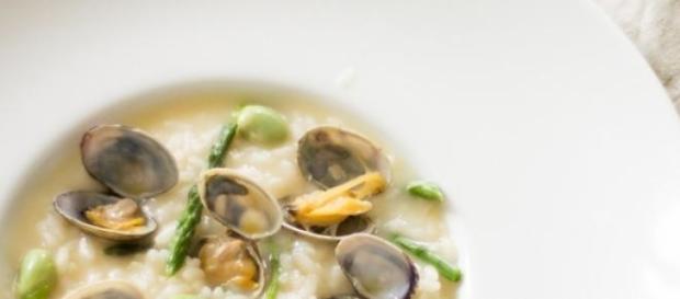 Il risotto con vongole e fave Il risotto con vongole e fave