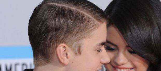 Justin Bieber continua apaixonado. Justin Bieber continua apaixonado.