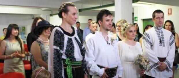Luiza si Cosmin s-au cununat in straiul popular Luiza si Cosmin s-au cununat in straiul popular