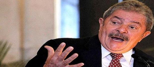Lula tenta dissociar sua imagem de Dilma e PT Lula tenta dissociar sua imagem de Dilma e PT