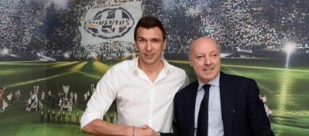 Mandzukic llegó a Italia y arregló su contrato Mandzukic llegó a Italia y arregló su contrato