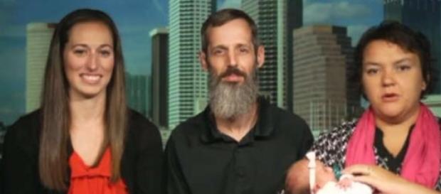 Micuţa Addison împreună cu familia şi asistenta Micuţa Addison împreună cu familia şi asistenta