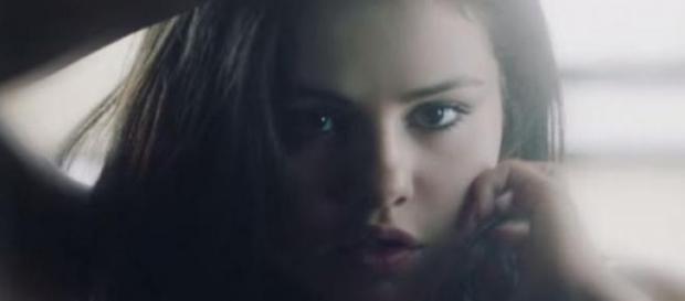 Selena Gomez fällt es schwer zu vertrauen. Selena Gomez fällt es schwer zu vertrauen.