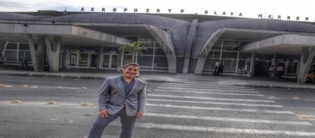 El cantante visitó el aeropuerto antes del show El cantante visitó el aeropuerto antes del show
