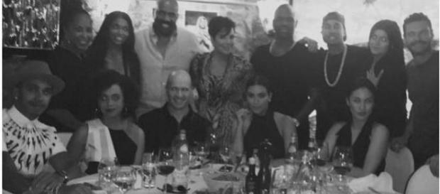 Lewis Hamilton à mesa com Kim Kardashian e família Lewis Hamilton à mesa com Kim Kardashian e família