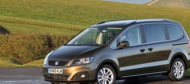 Seat Alhambra en imagen de archivo. Seat Alhambra en imagen de archivo.