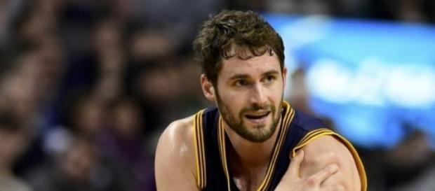 Kevin Love after sustaining shoulder injury (Cavs) Kevin Love after sustaining shoulder injury (Cavs)