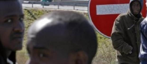 Migranti respinti e frontiere chiuse Migranti respinti e frontiere chiuse