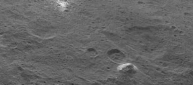 Pirámide en la superficie de Ceres Pirámide en la superficie de Ceres