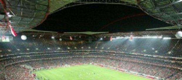 Simão Sabrosa rumou à Índia Simão Sabrosa rumou à Índia