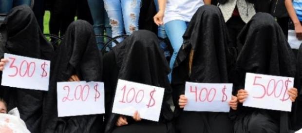 42 de femei vandute ca la targ 42 de femei vandute ca la targ