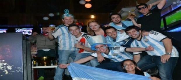 Argentinos alentando a la ´´albiceleste´´ Argentinos alentando a la ´´albiceleste´´