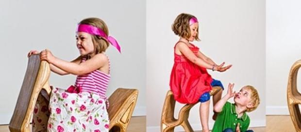 Niños jugando en casa de sus abuelos Niños jugando en casa de sus abuelos