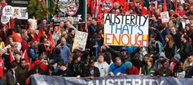 Românii ameninţaţi de spectrul austeritătii Românii ameninţaţi de spectrul austeritătii