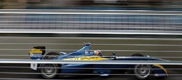 Buemi gagne la 1ere manche de l'ePrix de Londres Buemi gagne la 1ere manche de l'ePrix de Londres
