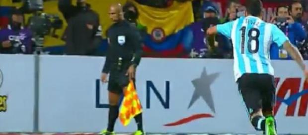 Carlos Tévez define con precisión y seguridad Carlos Tévez define con precisión y seguridad