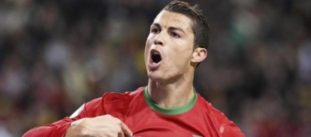 Cristiano Ronaldo quer dar um título a Portugal. Cristiano Ronaldo quer dar um título a Portugal.