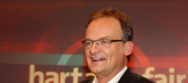 Plasberg im Studio bei "Hart aber fair. Plasberg im Studio bei "Hart aber fair.