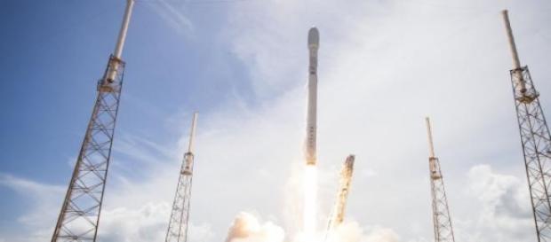 Rachetă SpaceX lansată pe orbită Rachetă SpaceX lansată pe orbită