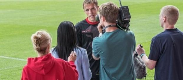 Valencia believed to have contacted Phil Neville Valencia believed to have contacted Phil Neville