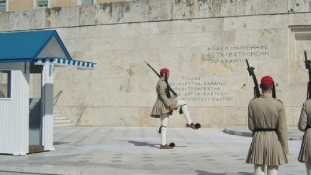 Grecia, lunedì di paura con banche e borse chiuse