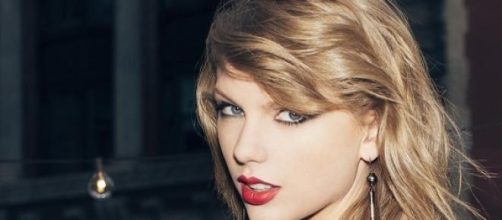 Capelli corti swang per la cantante Taylor Swift