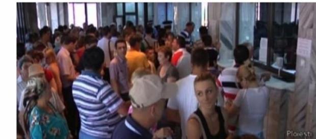 Cozile la Finante sunt obișnuite în România Cozile la Finante sunt obișnuite în România